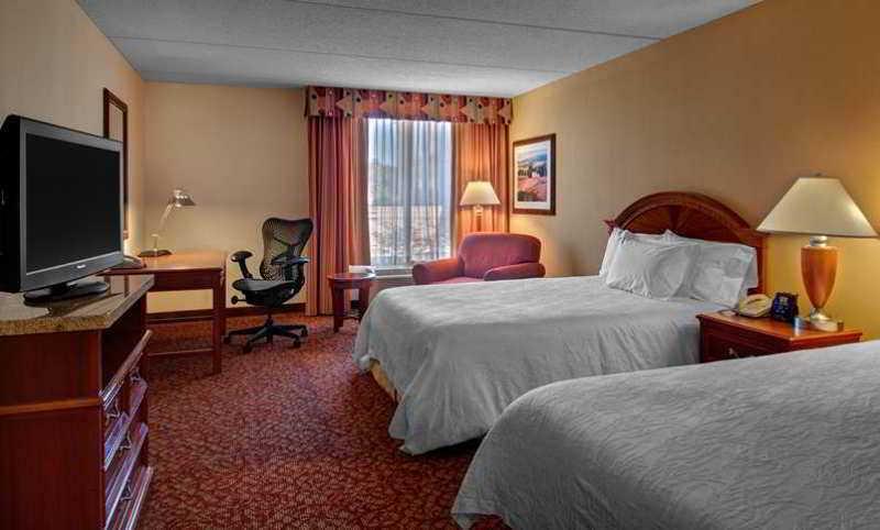 Hilton Garden Inn Newport News Buitenkant foto