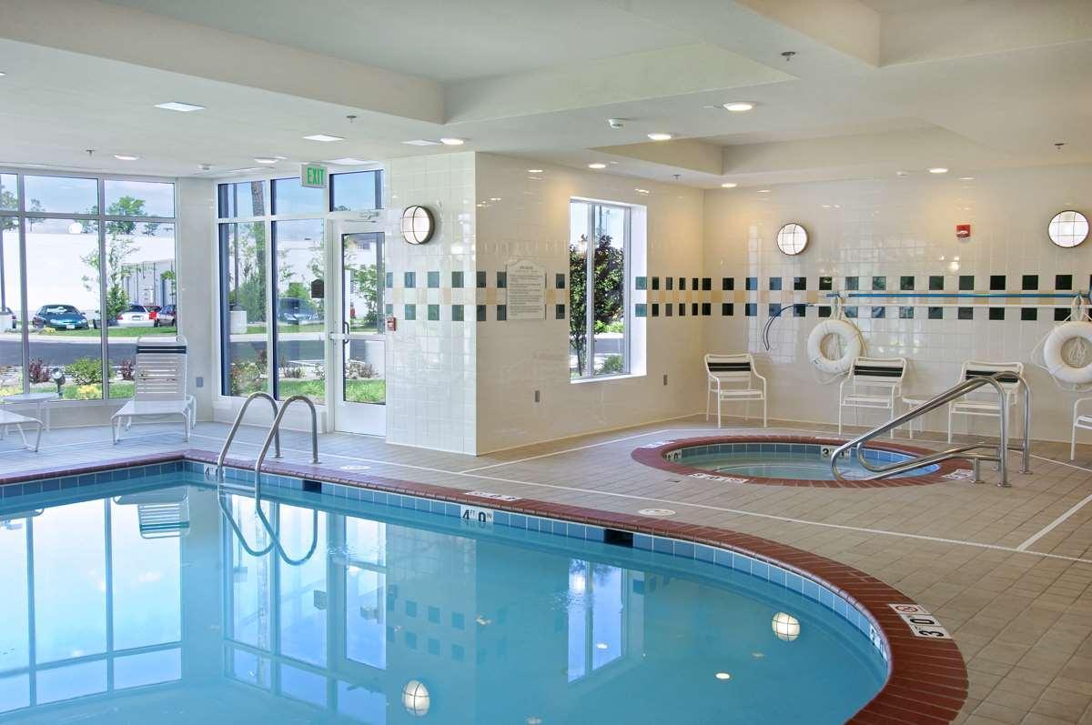 Hilton Garden Inn Newport News Buitenkant foto