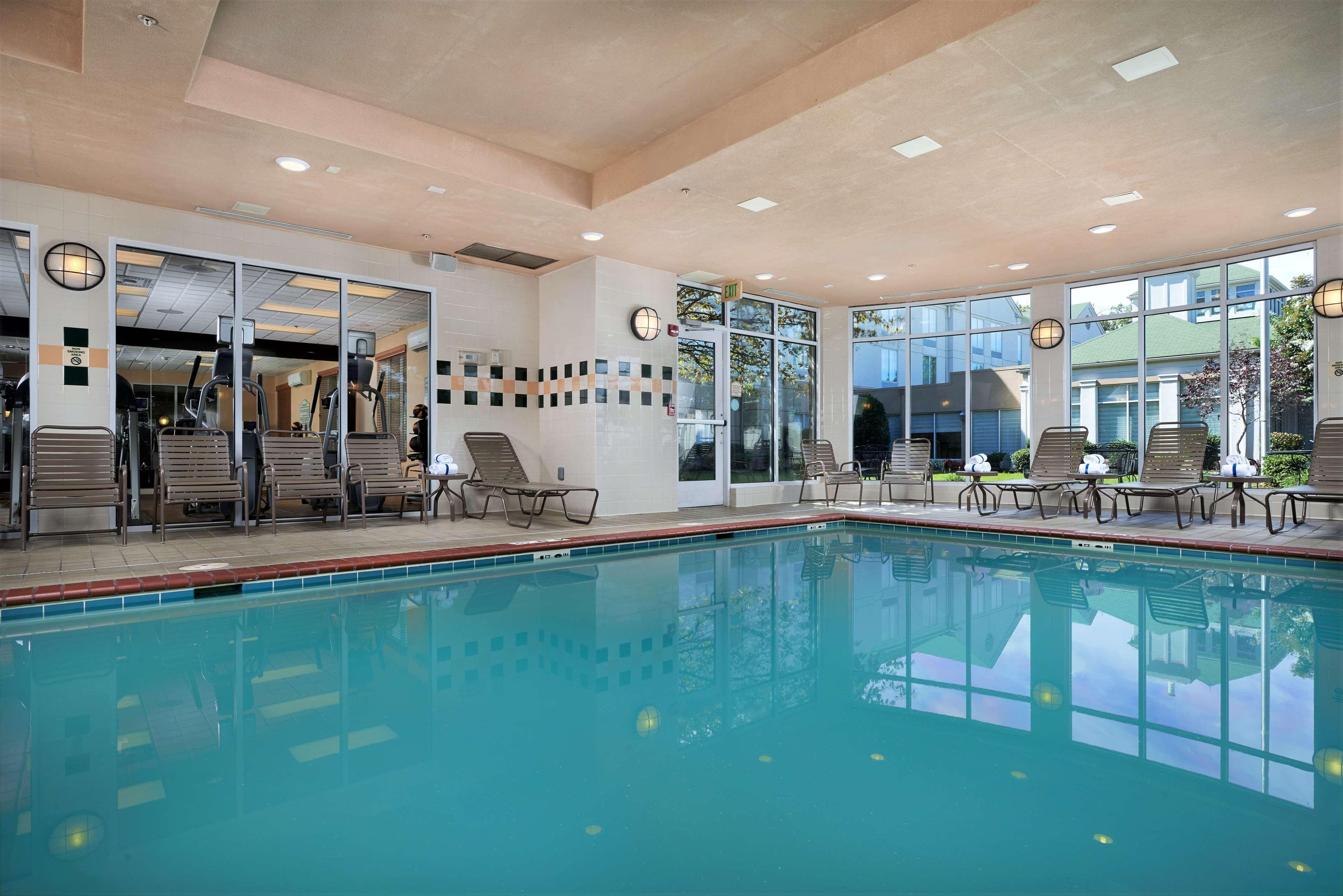 Hilton Garden Inn Newport News Buitenkant foto