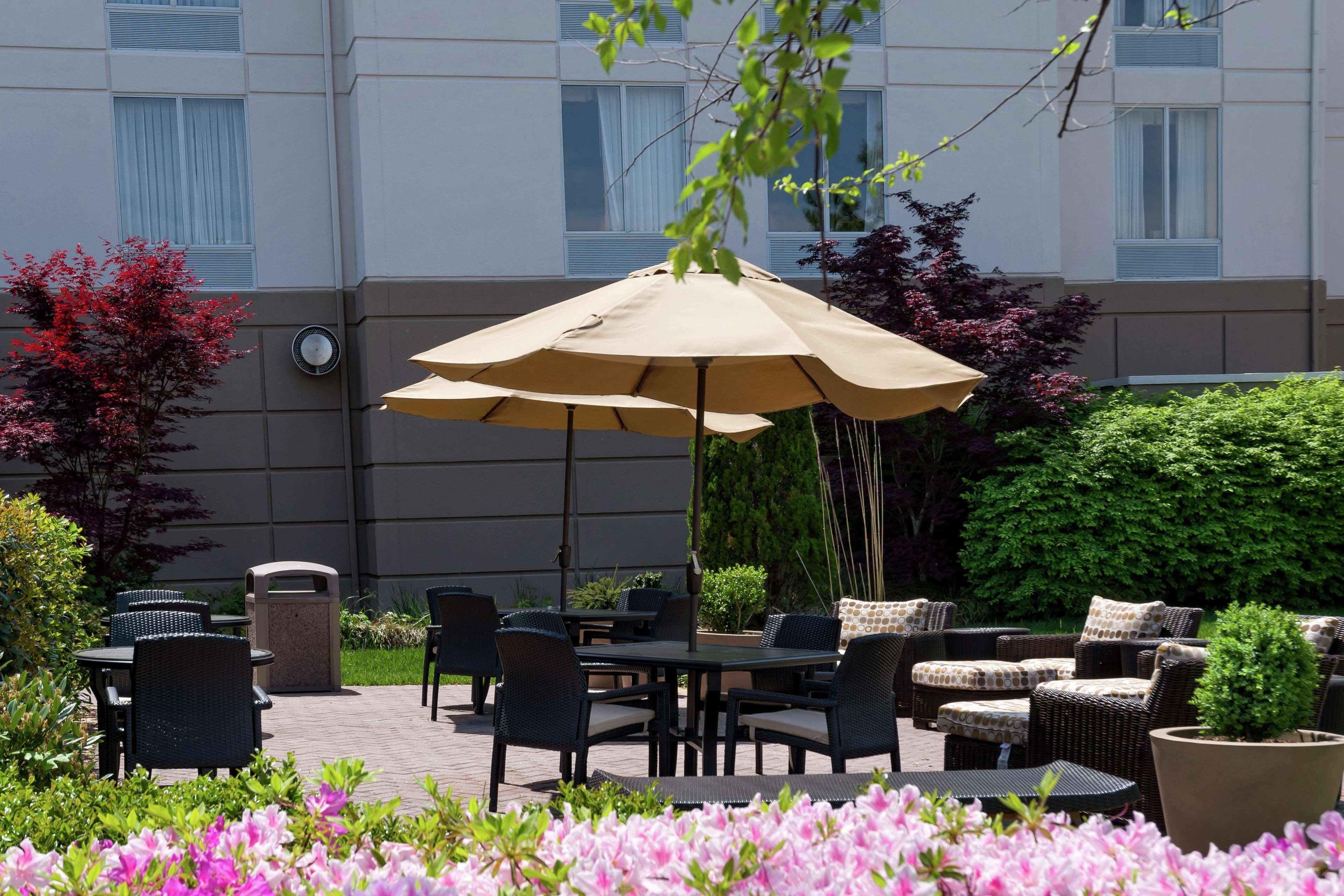 Hilton Garden Inn Newport News Buitenkant foto