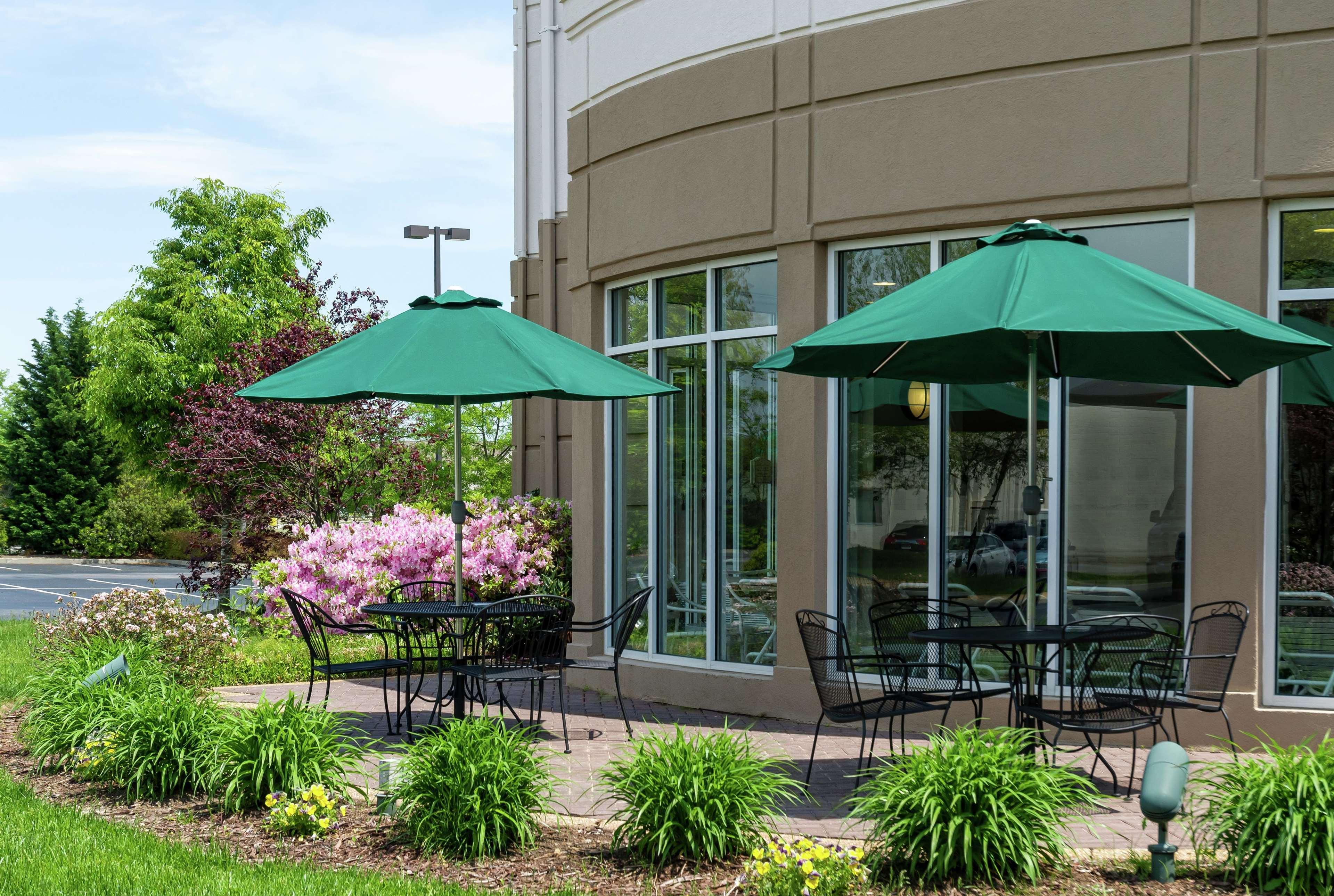 Hilton Garden Inn Newport News Buitenkant foto
