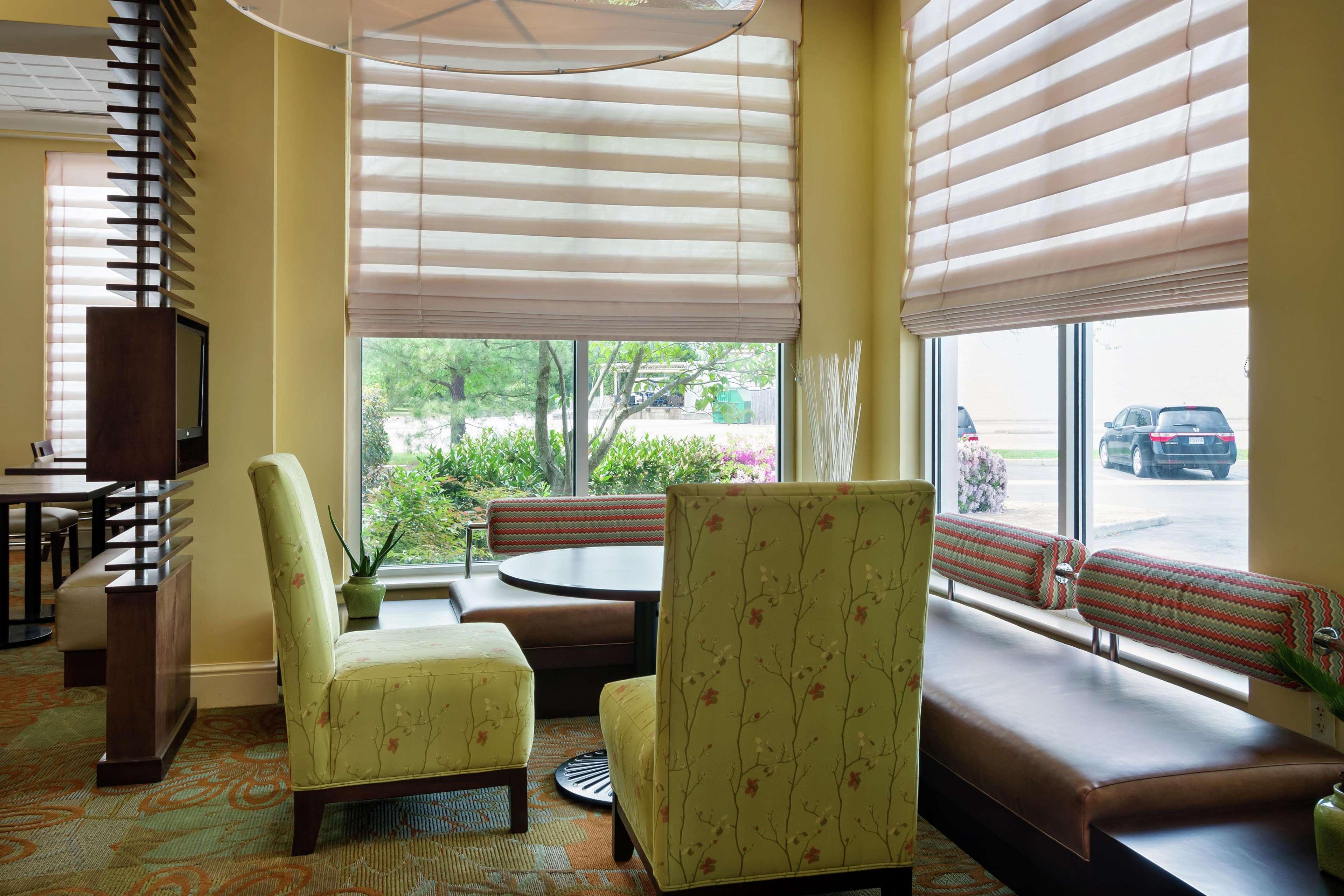 Hilton Garden Inn Newport News Buitenkant foto