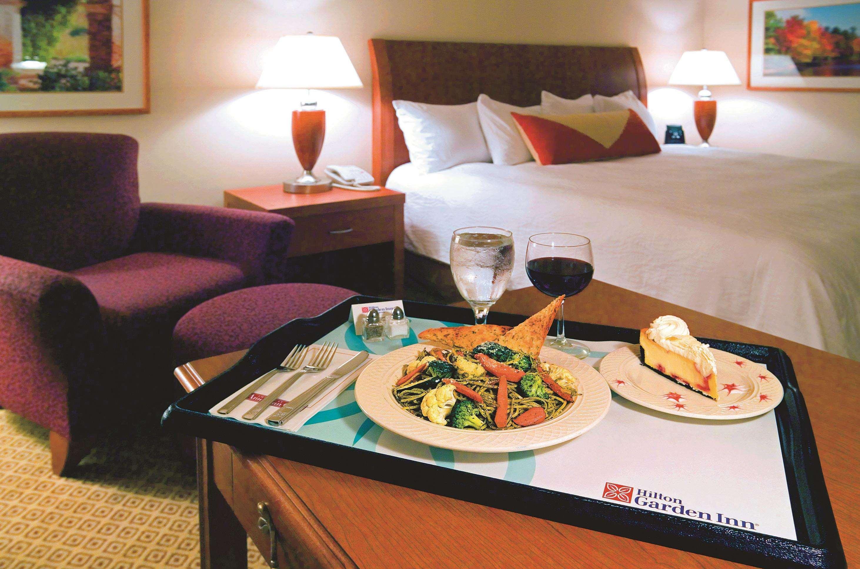 Hilton Garden Inn Newport News Buitenkant foto