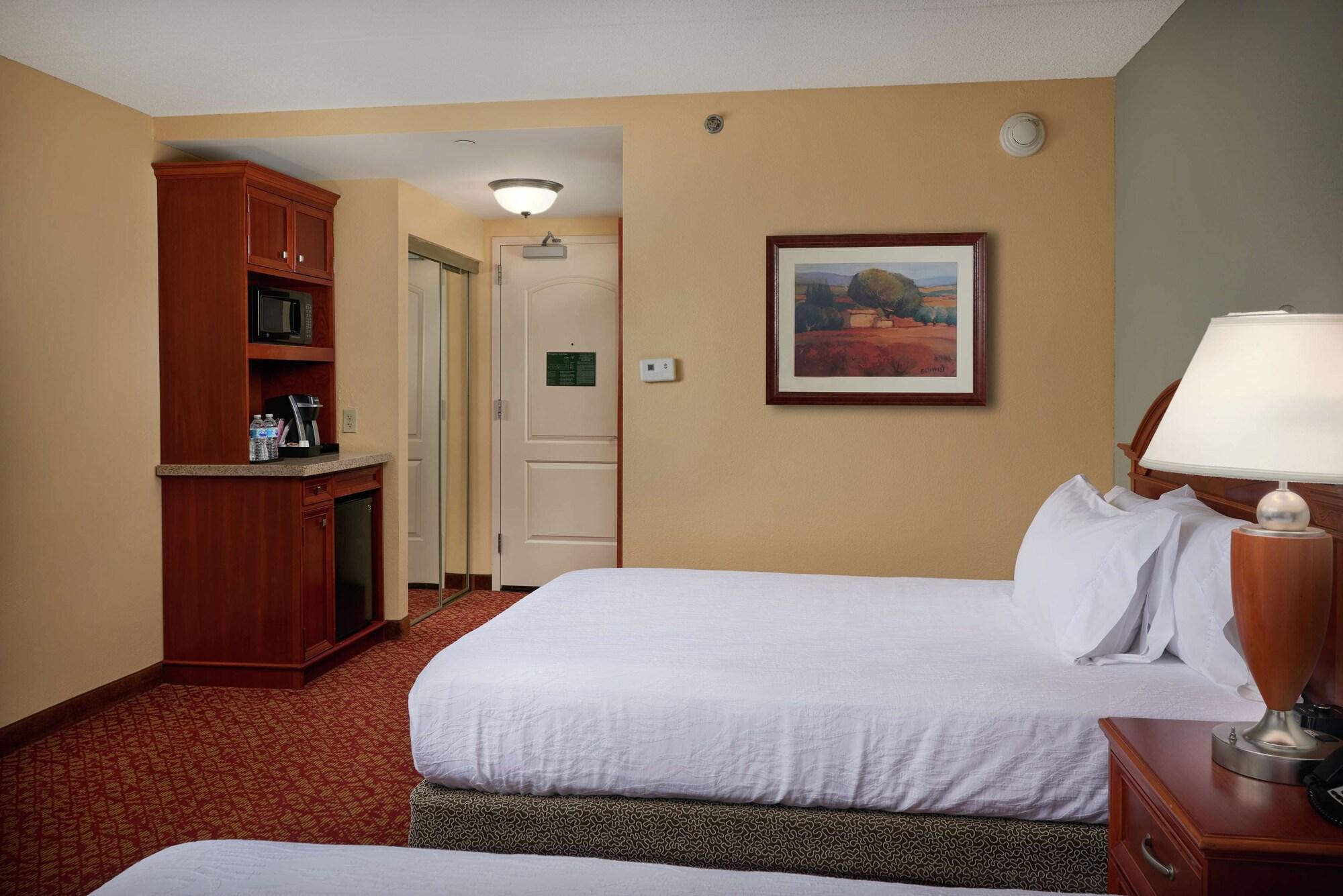 Hilton Garden Inn Newport News Buitenkant foto