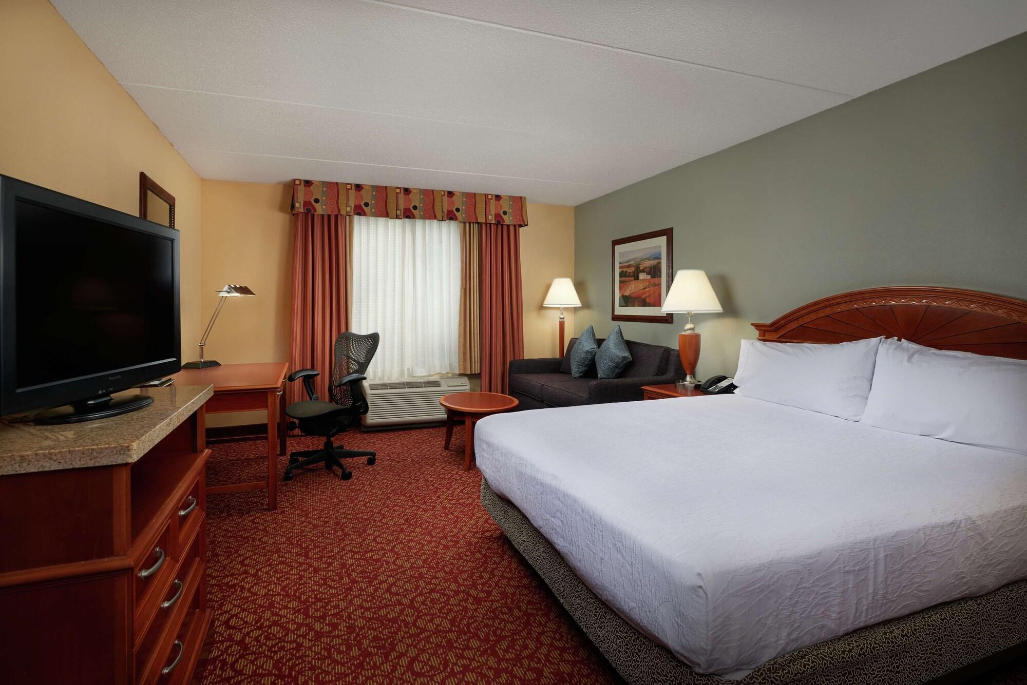 Hilton Garden Inn Newport News Buitenkant foto