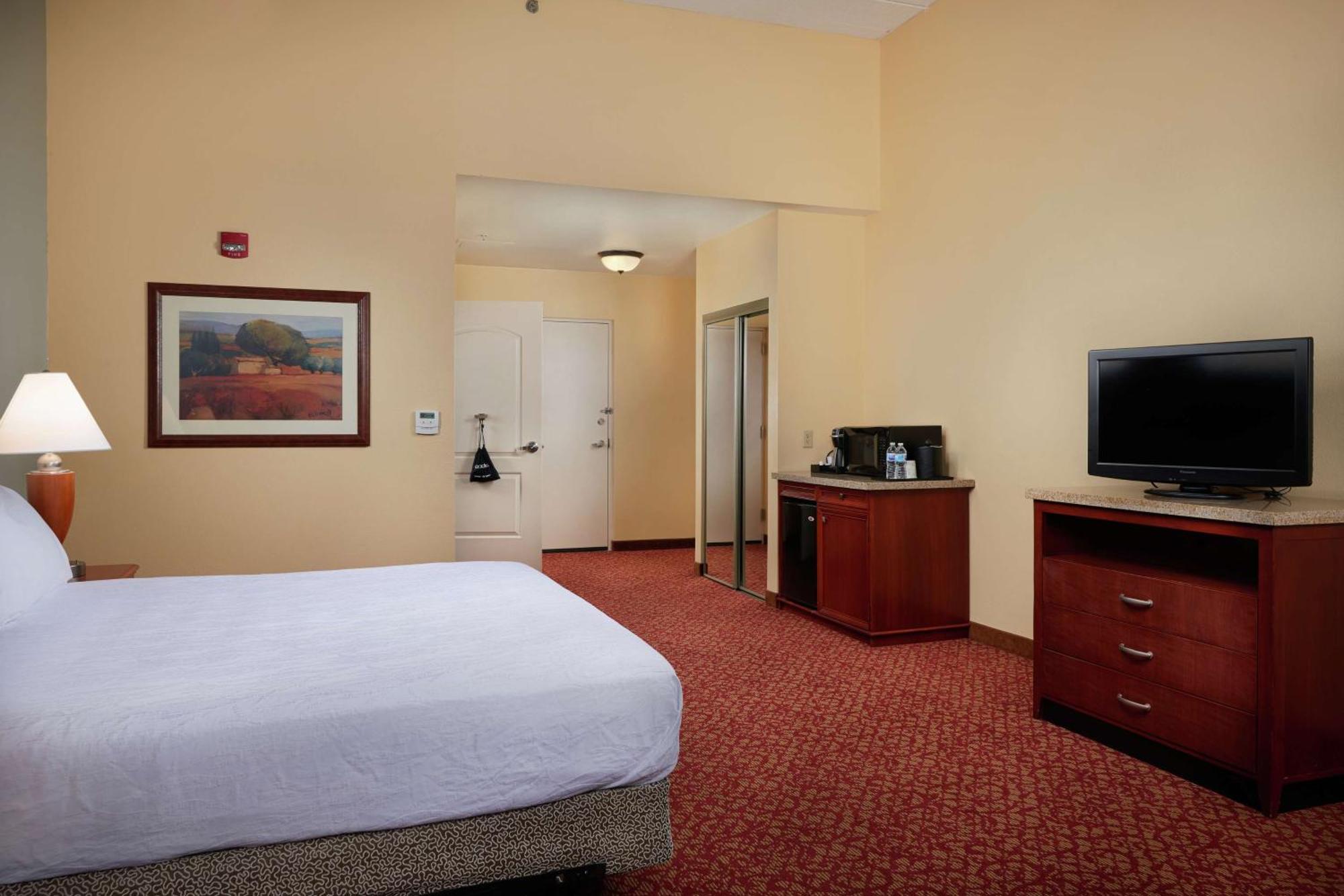 Hilton Garden Inn Newport News Buitenkant foto