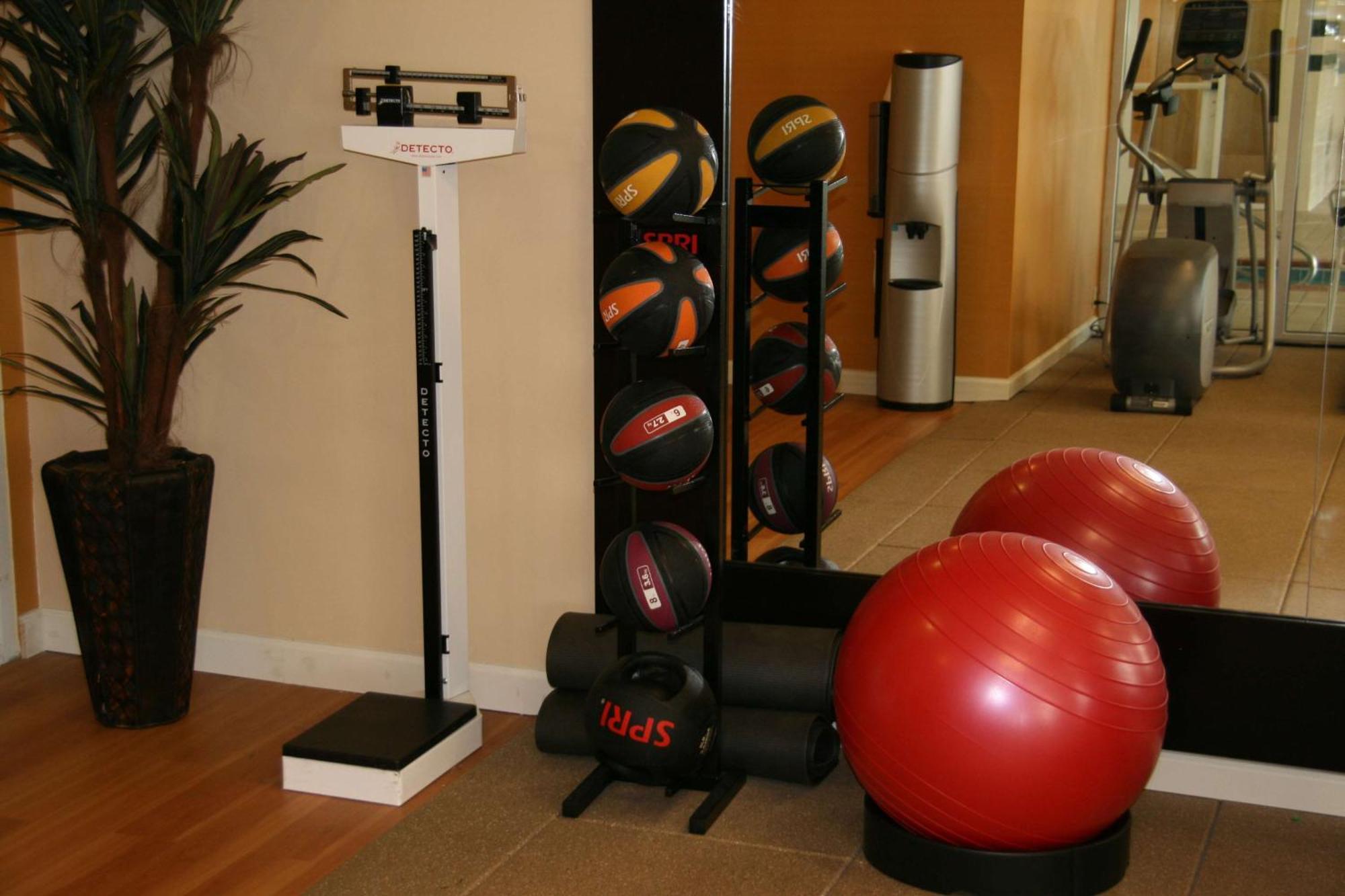 Hilton Garden Inn Newport News Buitenkant foto