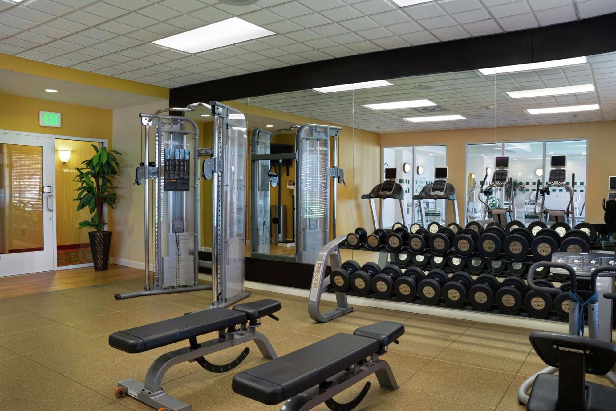 Hilton Garden Inn Newport News Buitenkant foto