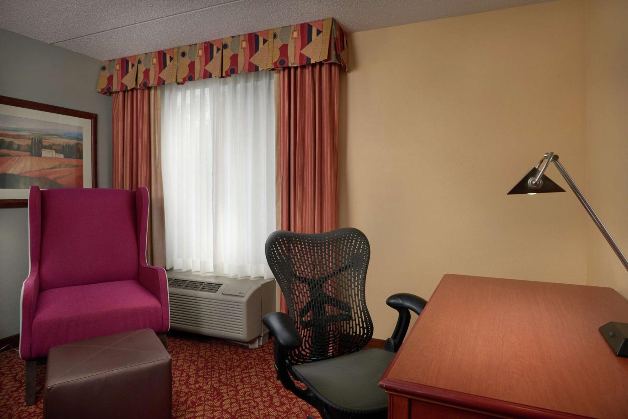 Hilton Garden Inn Newport News Buitenkant foto