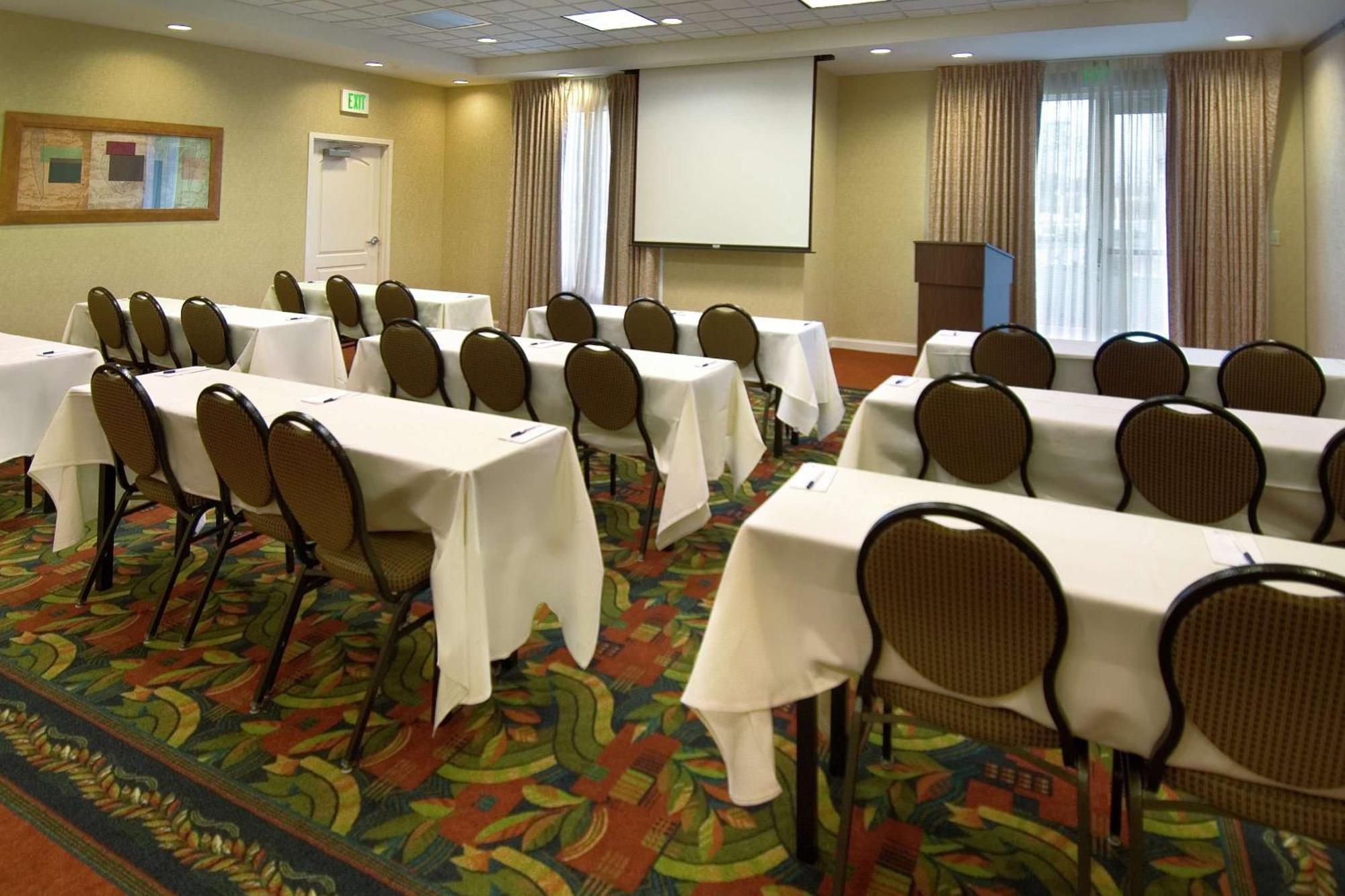 Hilton Garden Inn Newport News Buitenkant foto