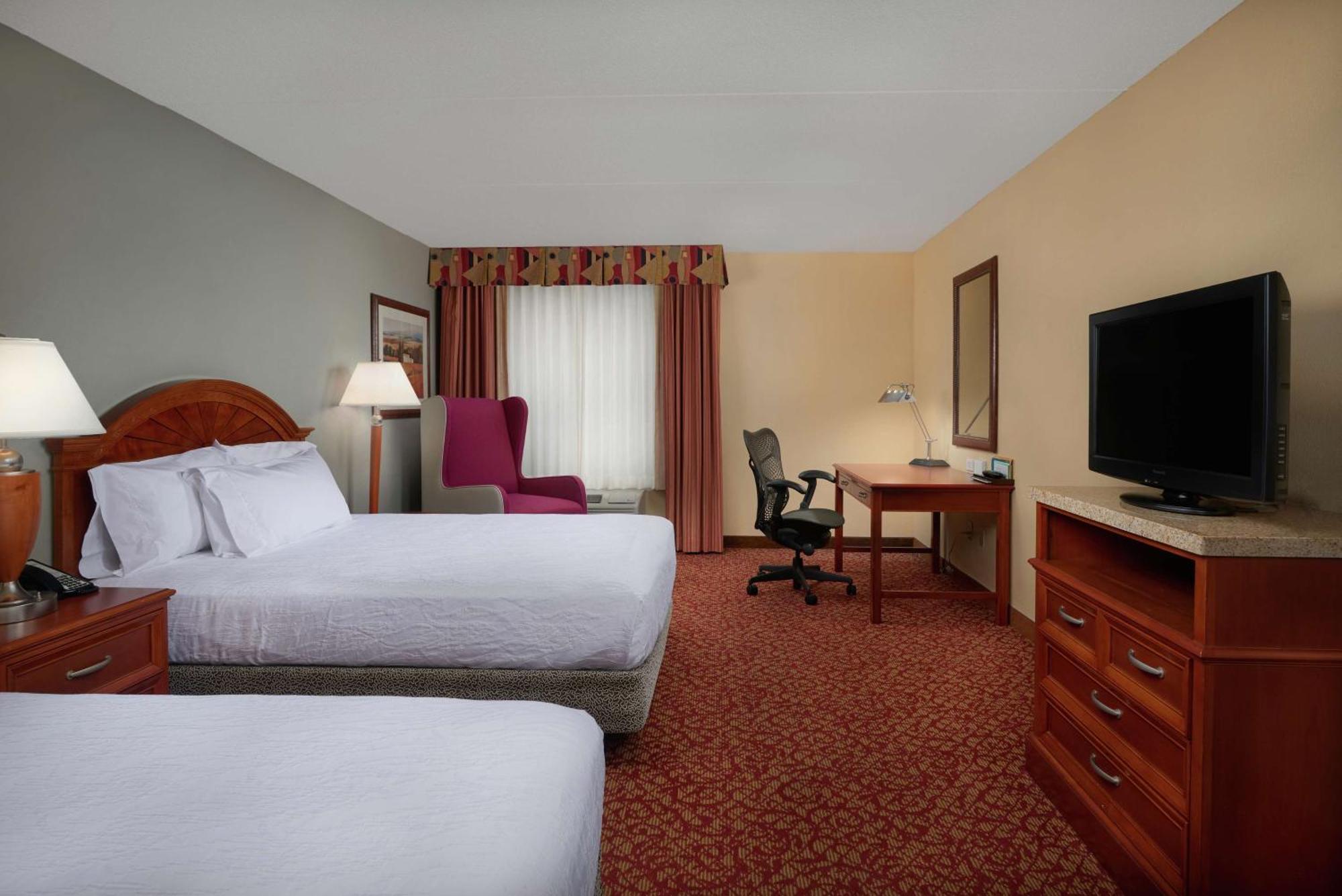Hilton Garden Inn Newport News Buitenkant foto