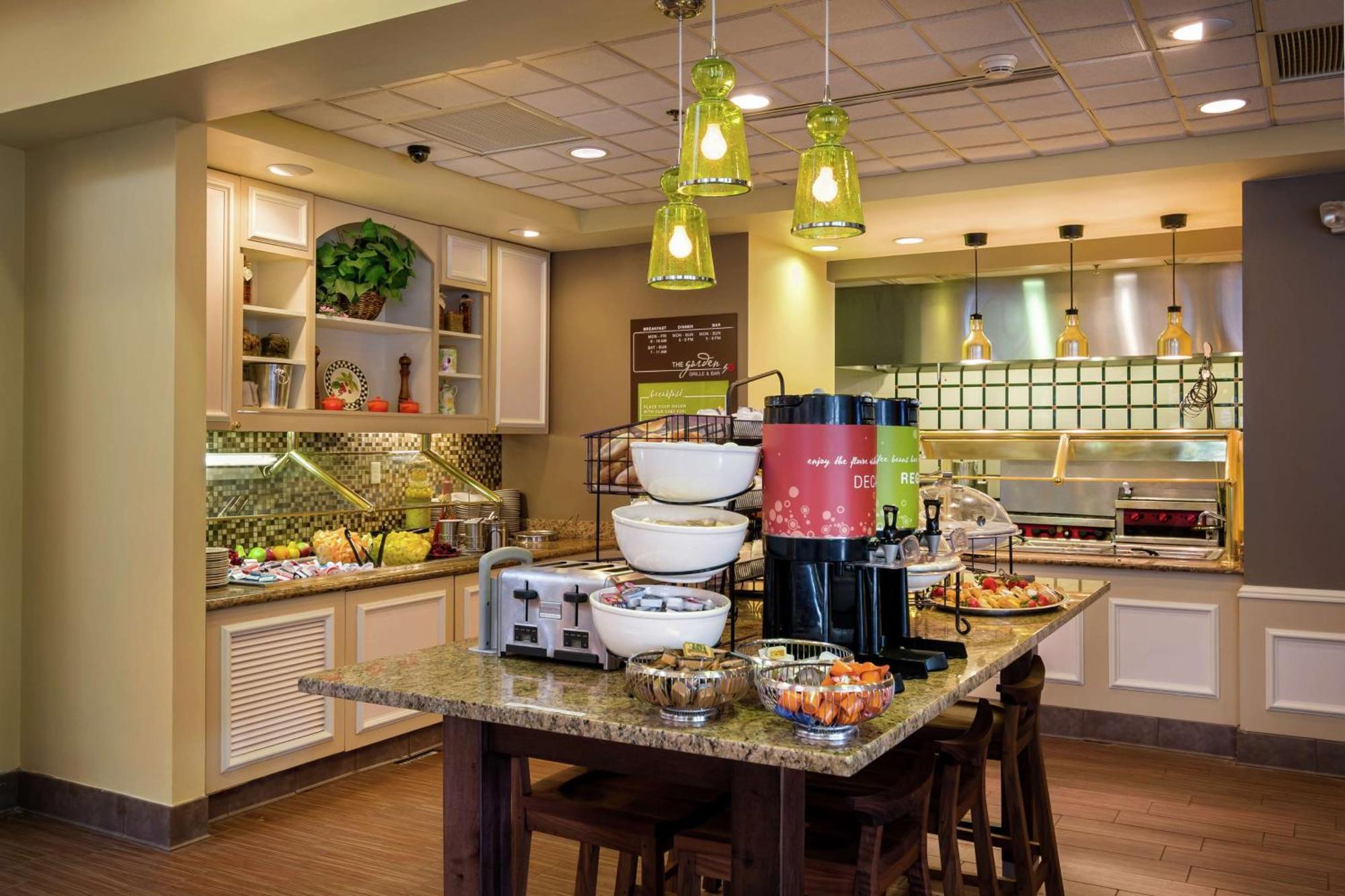 Hilton Garden Inn Newport News Buitenkant foto