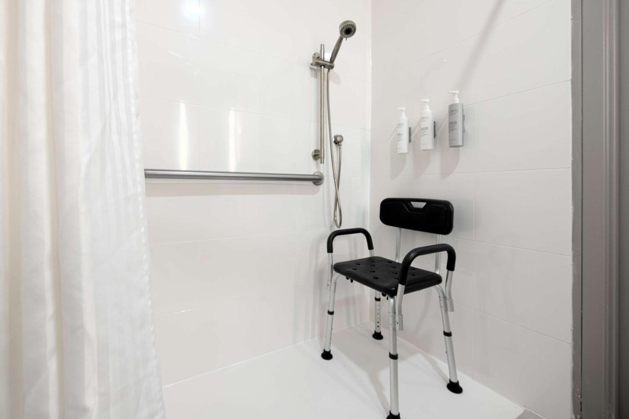 Hilton Garden Inn Newport News Buitenkant foto