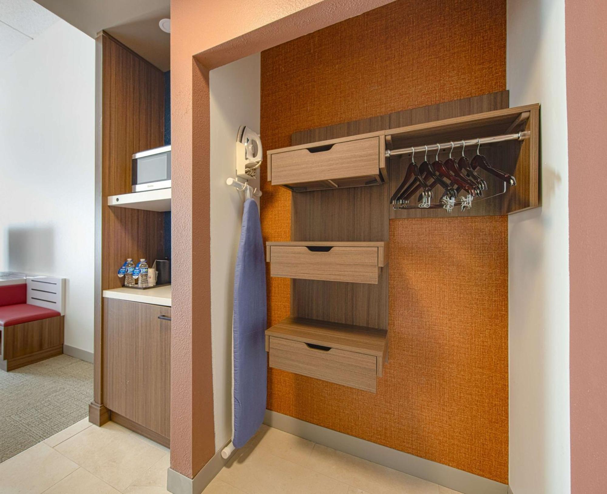 Hilton Garden Inn Newport News Buitenkant foto