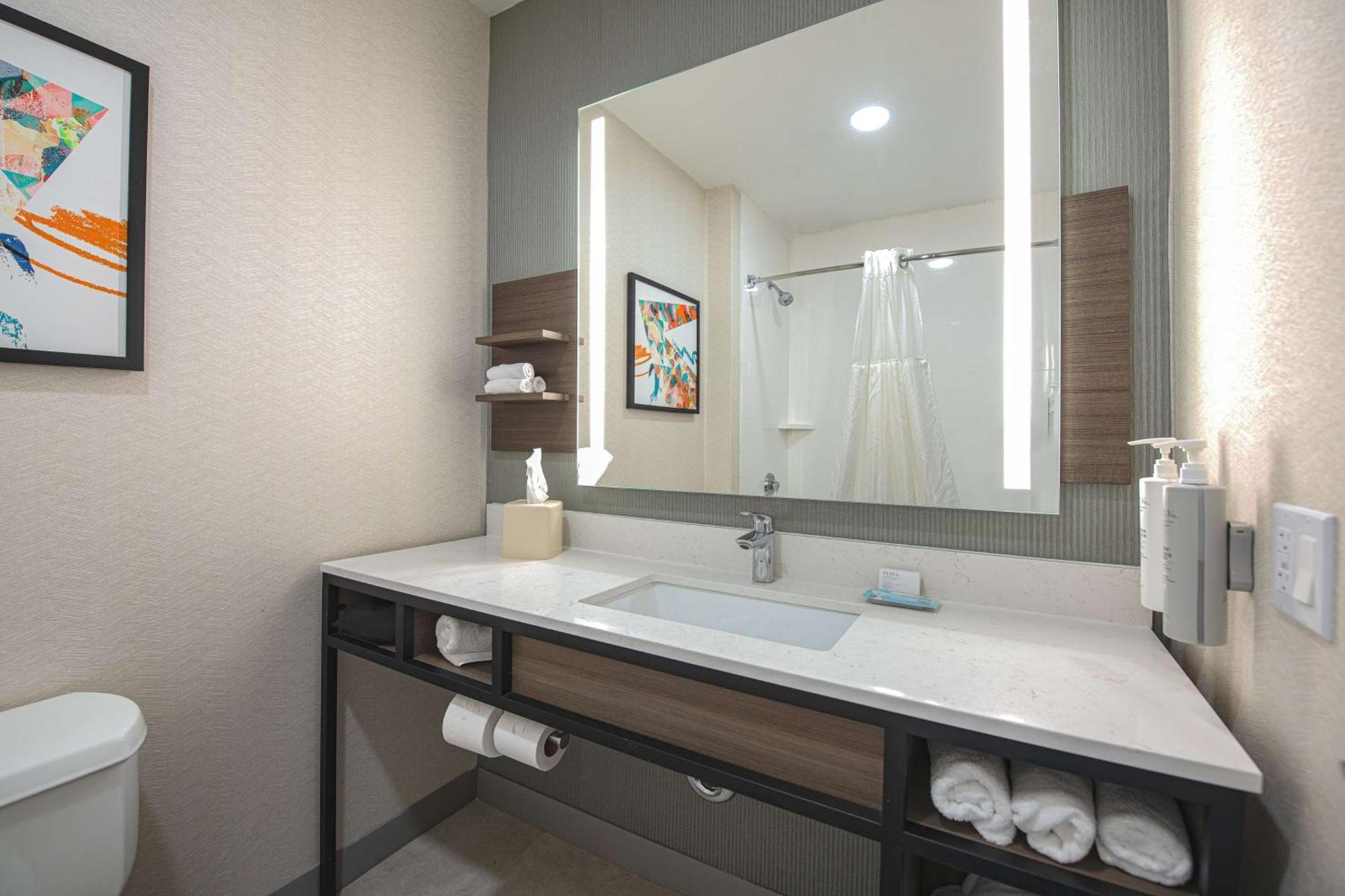 Hilton Garden Inn Newport News Buitenkant foto