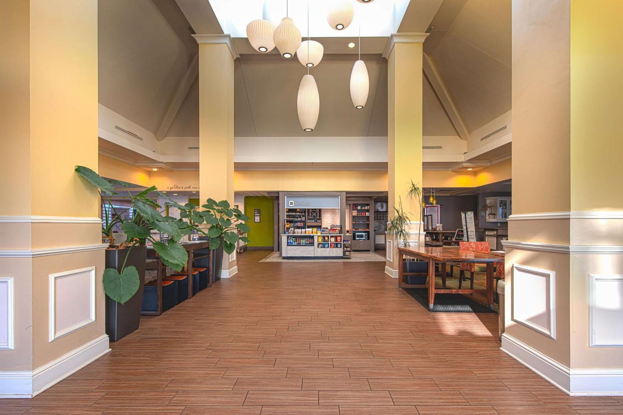 Hilton Garden Inn Newport News Buitenkant foto